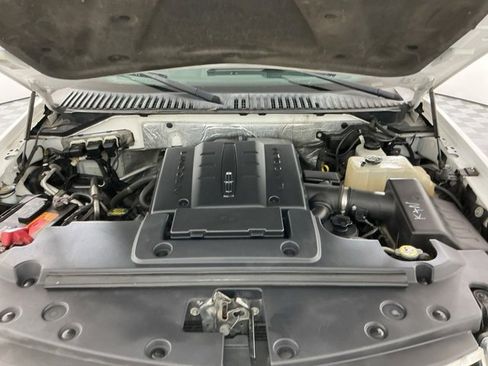 Used 2010 Lincoln Navigator L Base image 33