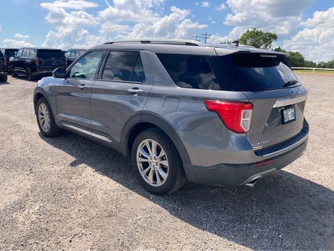 Used 2021 Ford Explorer Limited w/ Equipment Group 301A RWD image 7