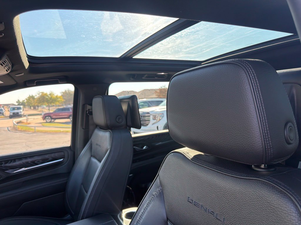 Used 2023 GMC Yukon XL Denali w/ Denali Reserve Package AWD/4WD image 31
