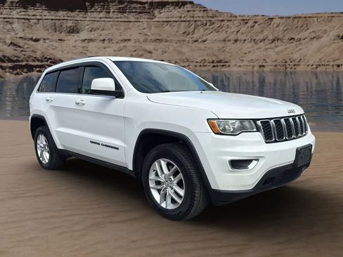 Used 2018 Jeep Grand Cherokee Laredo image 3