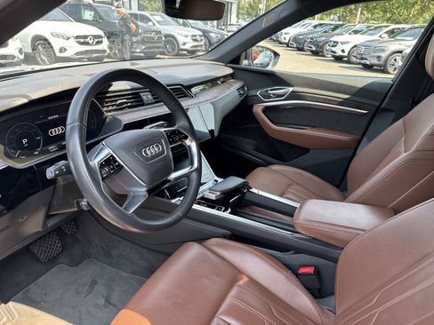 Used 2019 Audi e-tron Prestige w/ Prestige Package AWD/4WD image 13
