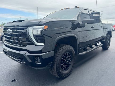 Used 2024 Chevrolet Silverado 2500 LTZ w/ LTZ Plus Package AWD/4WD image 2