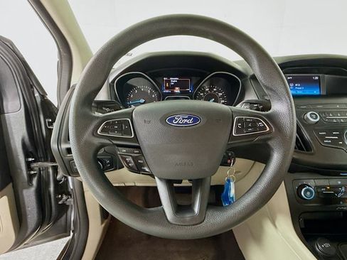 Used 2018 Ford Focus SE FWD image 9