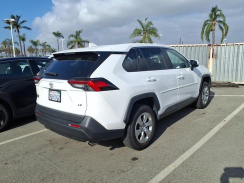 Used 2022 Toyota RAV4 LE FWD image 6