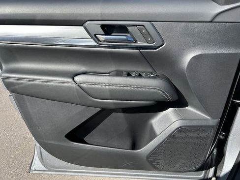 Used 2025 GMC Terrain Elevation image 22