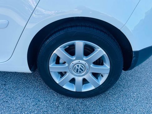 Used 2009 Volkswagen Rabbit S image 10