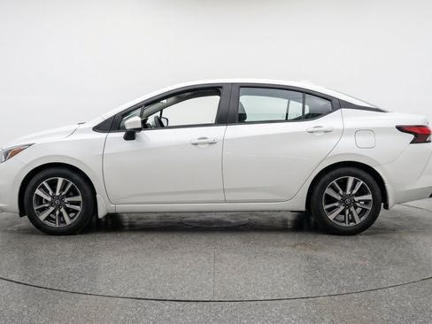 Used 2025 Nissan Versa SV FWD image 5