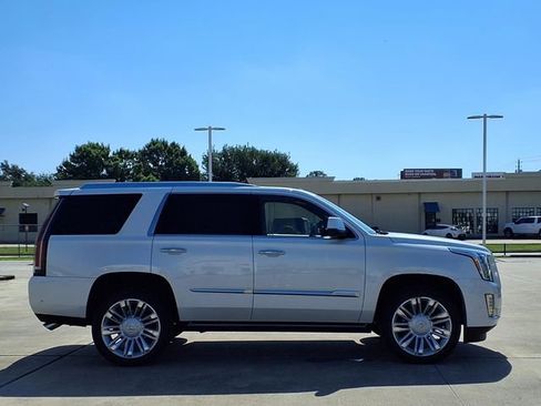Used 2018 Cadillac Escalade Platinum AWD/4WD image 21