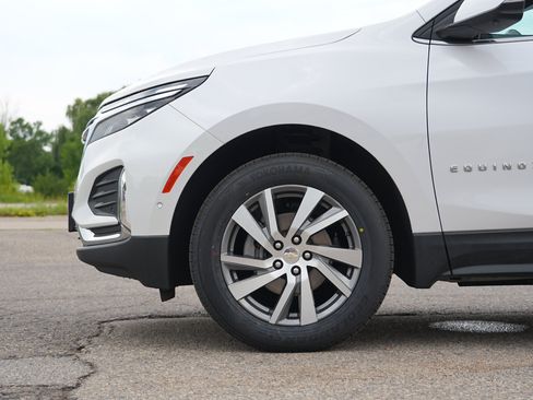 Used 2023 Chevrolet Equinox Premier AWD/4WD image 13