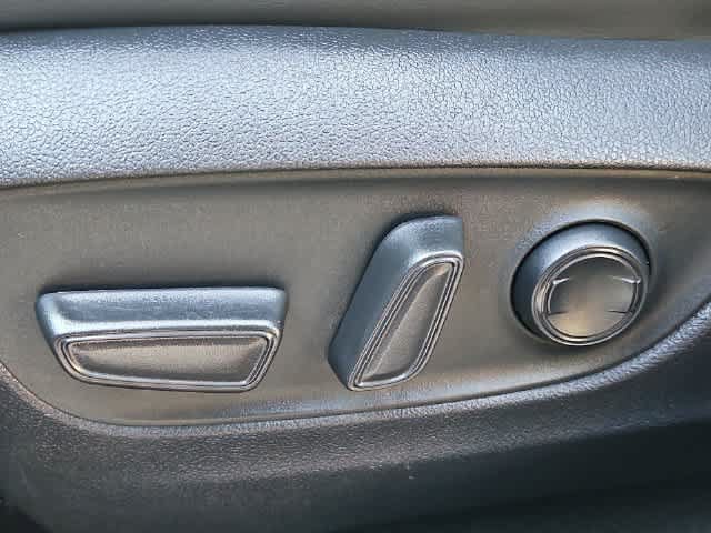 Used 2023 Toyota RAV4 XLE Premium FWD image 4