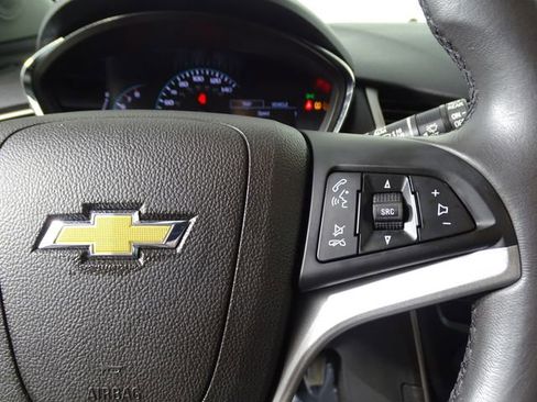 Used 2020 Chevrolet Trax LT w/ LT Convenience Package image 25