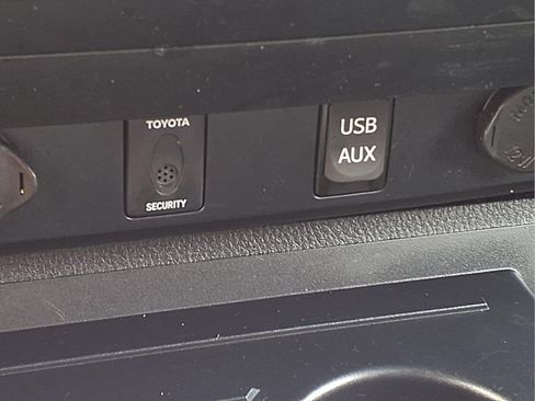 Used 2018 Toyota Tundra Limited w/ Limited Premium Package AWD/4WD image 17