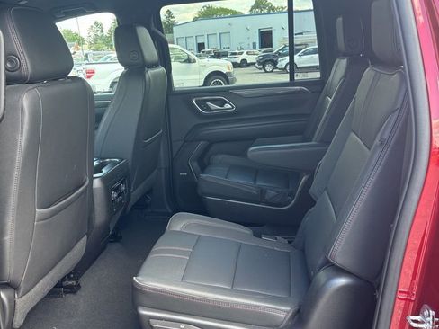 Used 2022 Chevrolet Suburban RST w/ Luxury Package AWD/4WD image 8