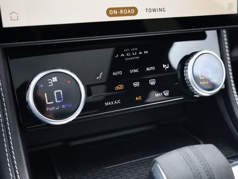 Used 2024 Jaguar F-PACE R-Dynamic S image 18