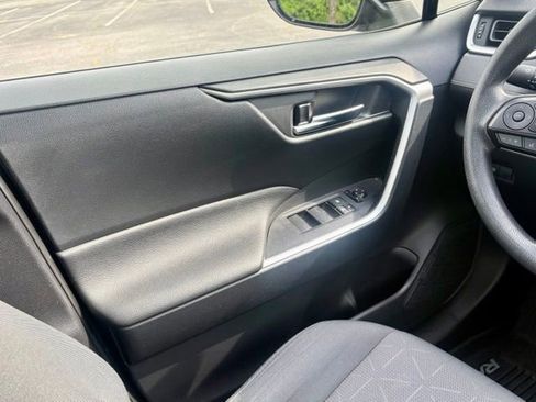 Used 2019 Toyota RAV4 XLE FWD image 22