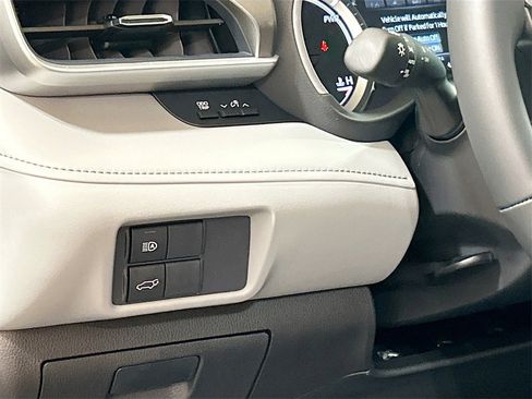 New 2026 Toyota Highlander XLE image 8