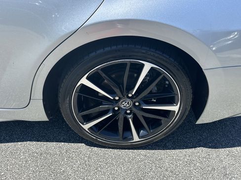 Used 2018 Toyota Camry XSE FWD image 2