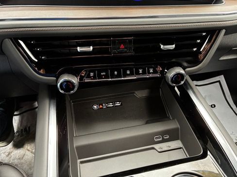 New 2026 Chevrolet Suburban High Country AWD/4WD image 25
