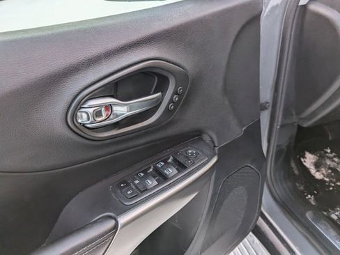 Used 2020 Jeep Cherokee Limited image 10