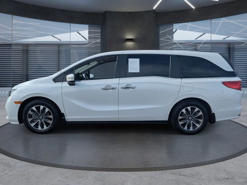Used 2024 Honda Odyssey EX-L image 3