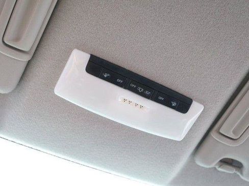 Used 2018 Nissan Kicks SR FWD image 16