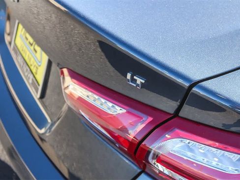 Used 2020 Chevrolet Malibu LT w/ Leather Package image 12