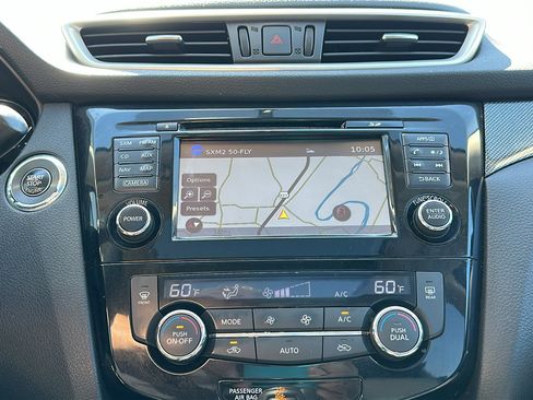 Used 2016 Nissan Rogue SL w/ SL Premium Package AWD/4WD image 20