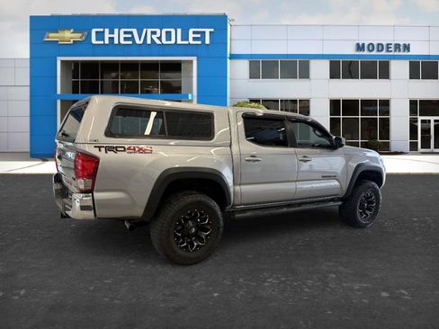Used 2017 Toyota Tacoma TRD Off-Road w/ Tow Package (A/T) AWD/4WD image 5