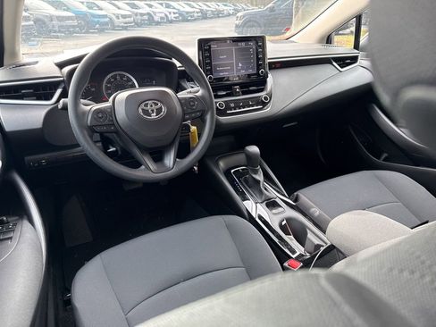 Used 2021 Toyota Corolla LE image 2