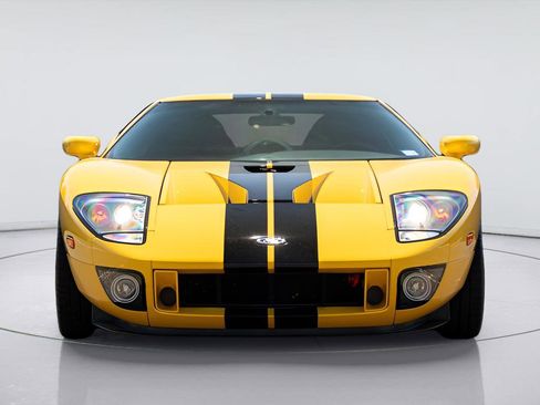 Used 2006 Ford GT RWD image 2