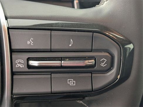 Used 2024 Chevrolet Colorado LT w/ LT Convenience Package image 15