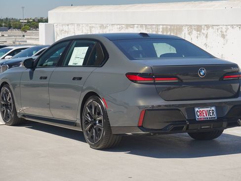 Used 2026 BMW 740i w/ Premium Package RWD image 7
