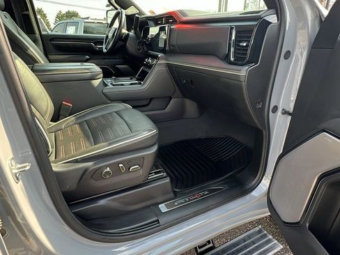 Used 2024 GMC Sierra 2500 AT4X image 17