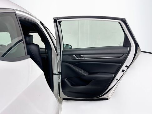 Used 2018 Honda Accord Sport image 30