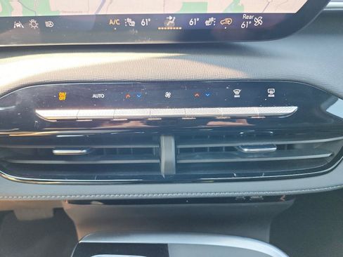 Certified 2025 Buick Enclave Sport Touring w/ Power Package AWD/4WD image 20
