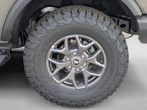 New 2025 Ford Bronco Badlands image 9