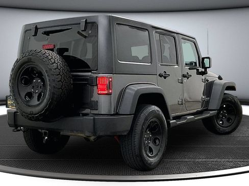 Used 2018 Jeep Wrangler Unlimited Rubicon w/ Connectivity Group AWD/4WD image 6