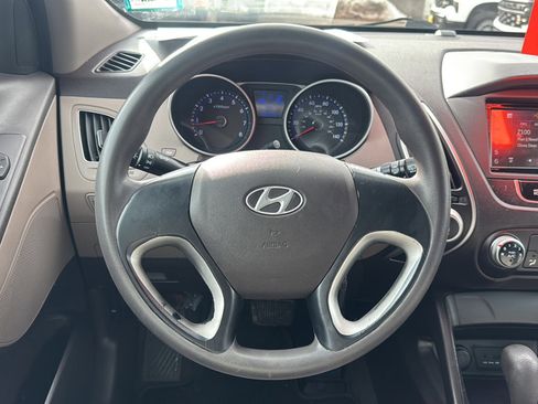 Used 2013 Hyundai Tucson GL image 2