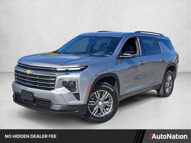 Used 2025 Chevrolet Traverse LT FWD image 1
