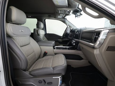 Used 2025 Ford F450 Platinum w/ Platinum Plus Package image 11