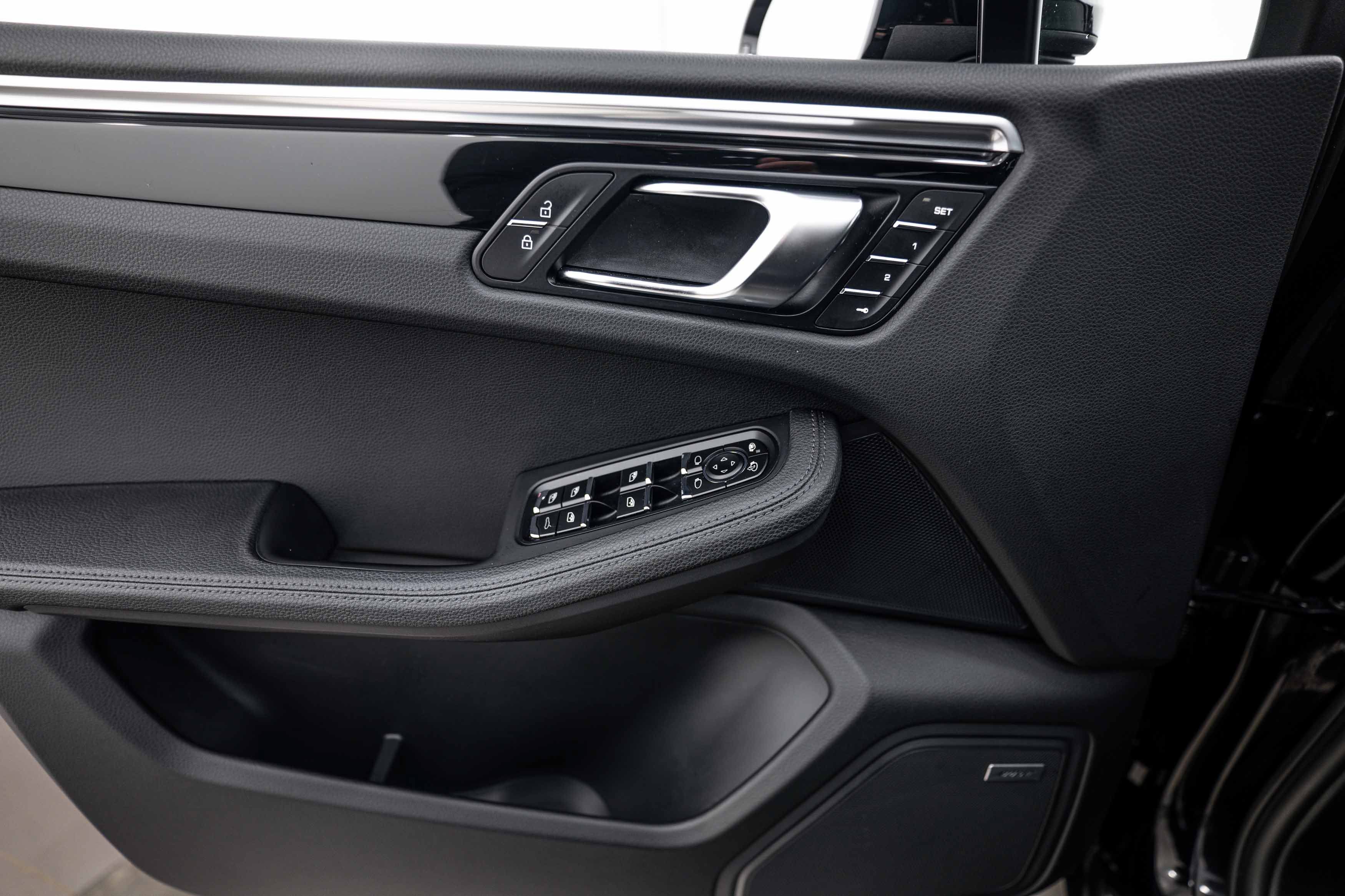 Certified 2021 Porsche Macan AWD/4WD image 14