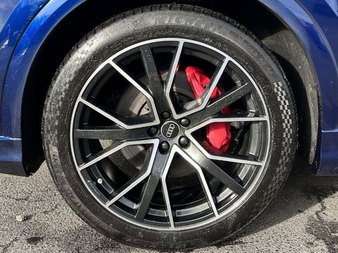 Used 2022 Audi Q8 Prestige image 8