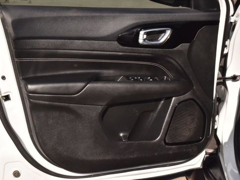 Used 2024 Jeep Compass Latitude w/ Altitude Special Edition image 33