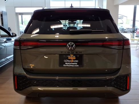 New 2026 Volkswagen Tiguan SE R-Line AWD/4WD image 9