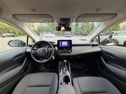 Used 2025 Toyota Corolla LE FWD image 32