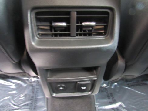 Used 2024 Ford Edge Titanium image 35