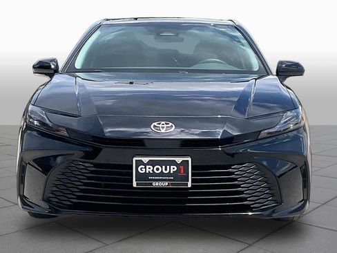 Used 2025 Toyota Camry LE w/ Convenience Package FWD image 4
