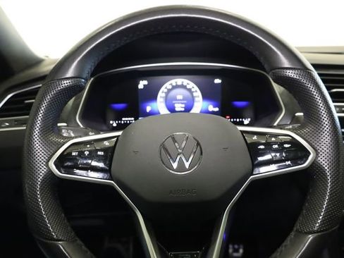 Used 2024 Volkswagen Tiguan SE R-Line image 16