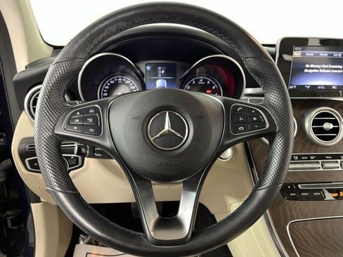 Used 2019 Mercedes-Benz GLC 300 4MATIC image 17