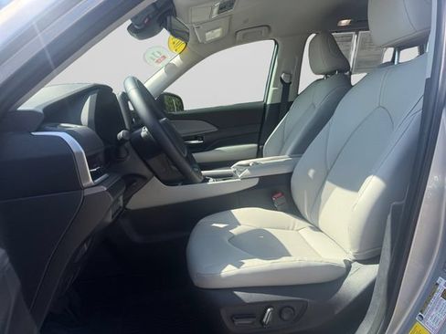 Certified 2024 Toyota Grand Highlander FWD image 10